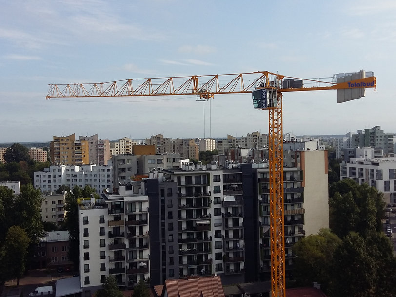 Three Potain cranes keep Warsaw apartment block project on schedule